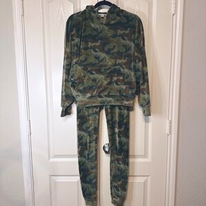 AMERICAN EAGLE Green Camo Velour Jogger Set Hoodie XS jogger pants Small